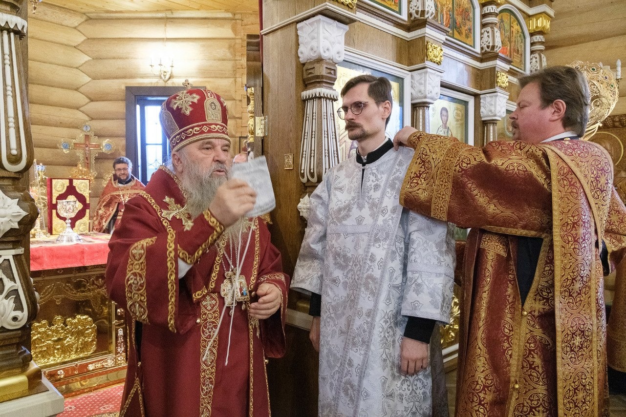 Сегодня митрополит Варсонофий рукоположил алтарника нашего храма Павла Молчанова в сан диакона